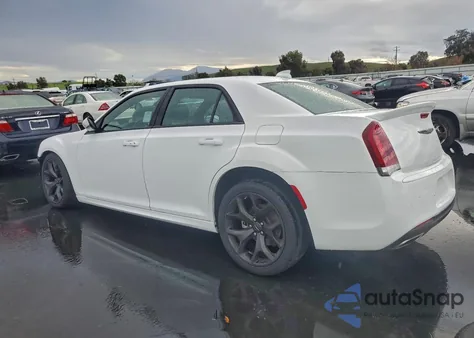 2022 Chrysler 300 S z USA, uszkodzony, nr VIN 2C3CCABT6NH193683